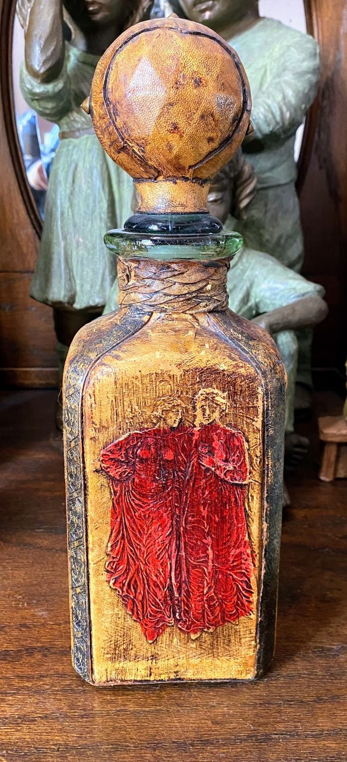 Spaanse Vintage Karaffles in Reliëfleer – Authentiek en Decoratief