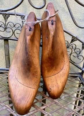 Koppel Antieke houten schoenleesten - maat 45 – begin 1900