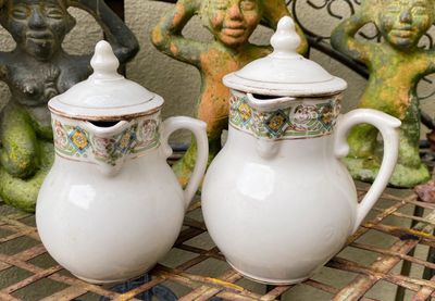 Frans Melkkannetjesduo ca. 1920 – Steengoed met Gouden Accenten en Bloemenband