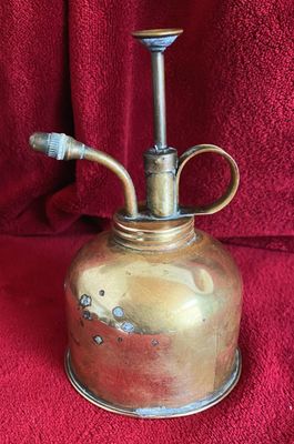 Zeldzame vintage messing duimpomp plantenspuit 555 – Sanyei Corporation, Hong Kong ca. 1950