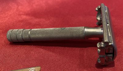 1948 Vintage Gillette Aristocat Junior Pat No 430.030 Made in England Safety Razor