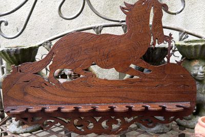 Antiek Houten Pijpenrek met Handgesneden Vos – Jachtmotief in Figuratief Relief, ca. 1900