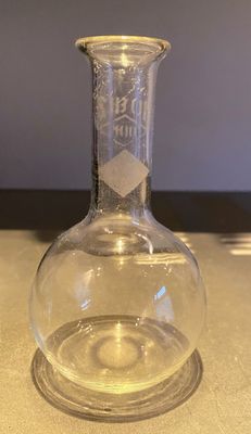 Vintage laboratorium maatkolffles – Sovjet-glaswerk met lange hals en ronde bodem, ca. 1970