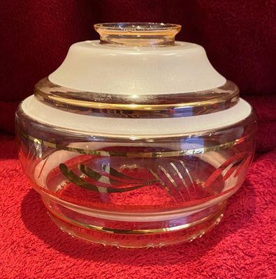 Vintage Boomse lampenkap in kwartsglas – De Rupel, ca. 1950 – handgeschilderd decor in crème en goud