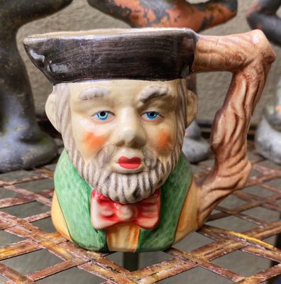 Vintage Handgeschilderd Melkkannetje – Karaktervolle Toby Mok met Bebaarde Man