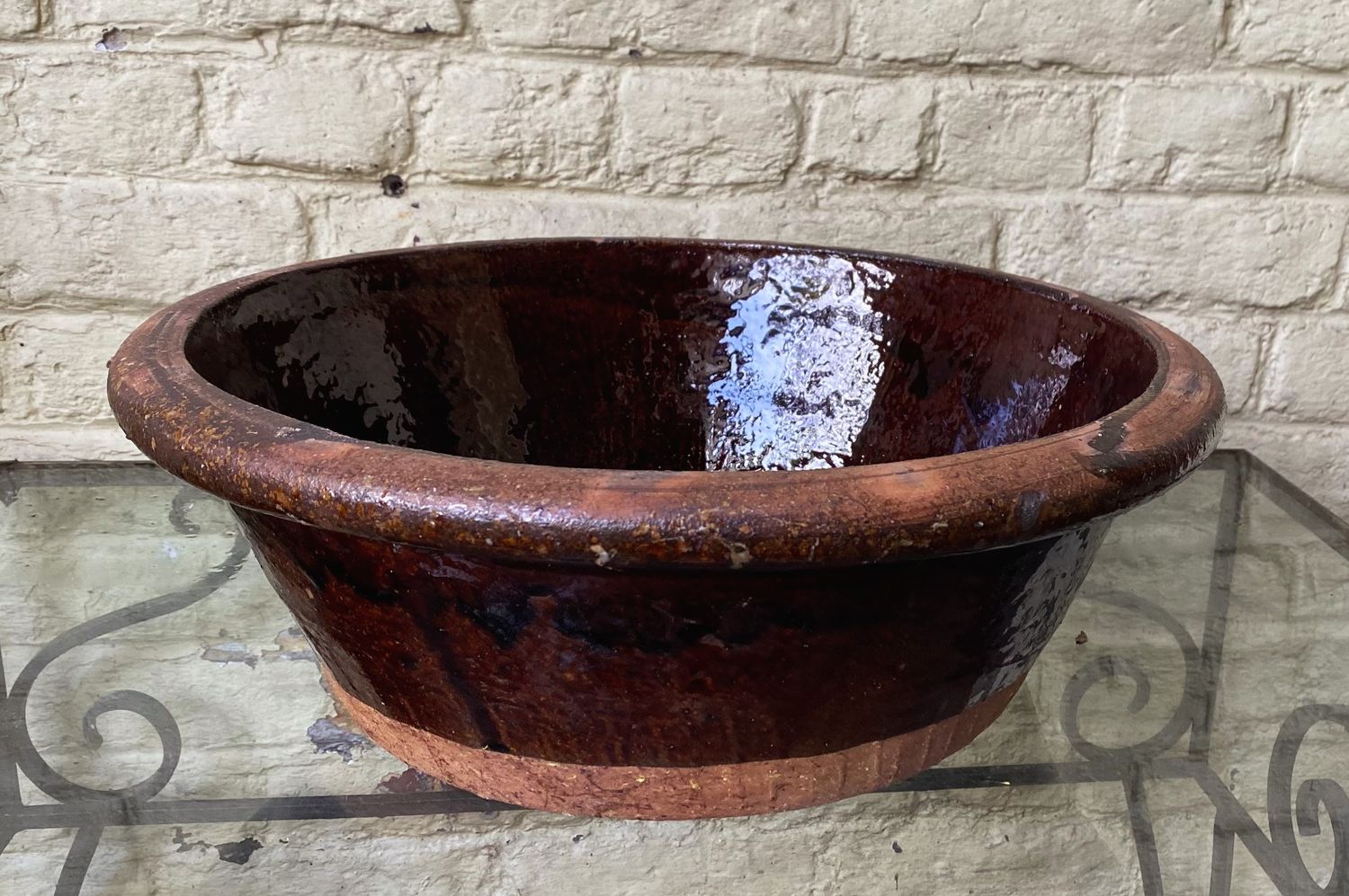 Imposante authentieke aardebruine confit schaal – handgemaakt en veelzijdig