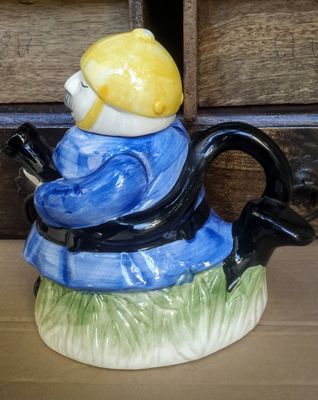 Unieke Keramieken Drinkpot – Kleurrijke Brandweerman met Oosterse Flair