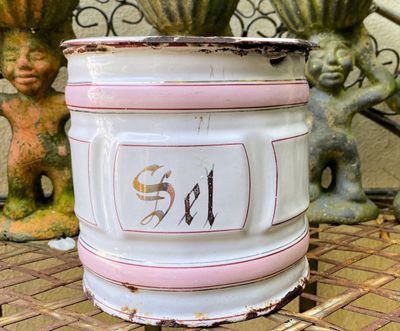 Antieke Franse Emaille Lichtroze en Witte "SEL" Zoutbus