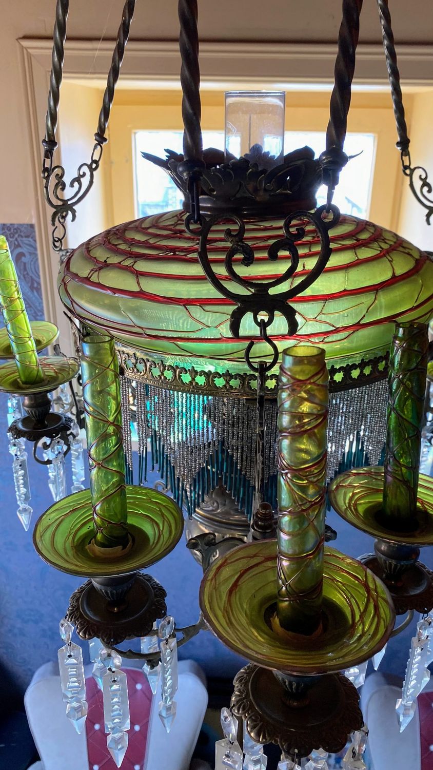 Authentieke Art nouveau Lampe Belge luster in groen rood geaderd iriserend Boheems glas
