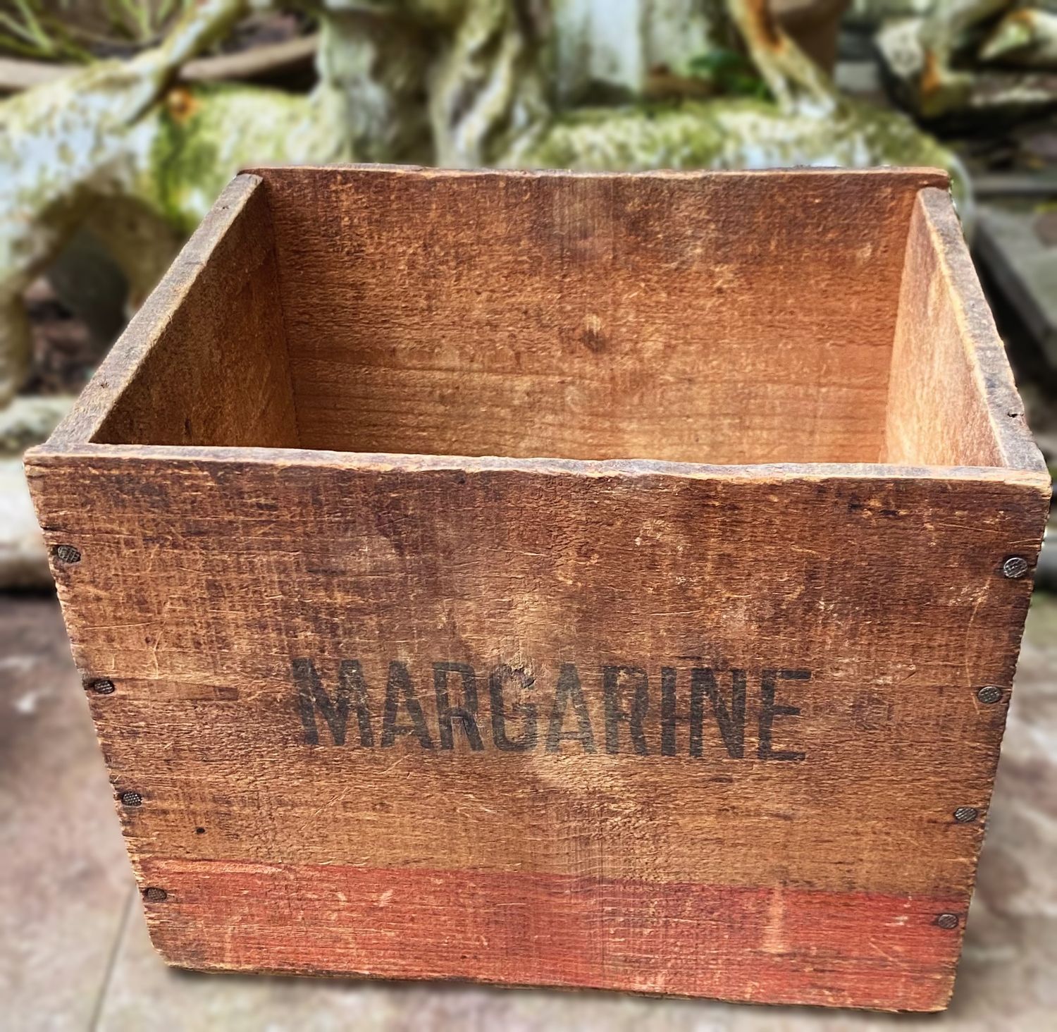 Prachtig vintage Houten kistje met opschrift Margarine Ets Alaska Jumet