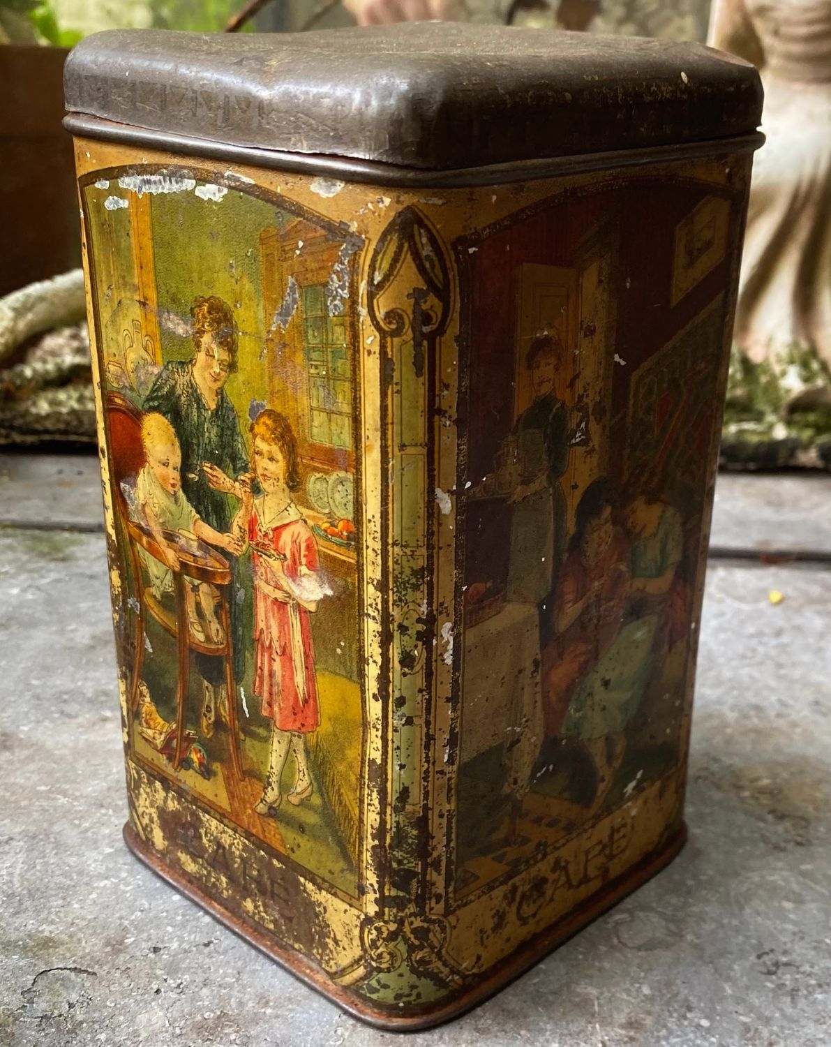 Oud decoratief met kleurrijke taferelen geïllustreerd Koffieblik Ets Winandy