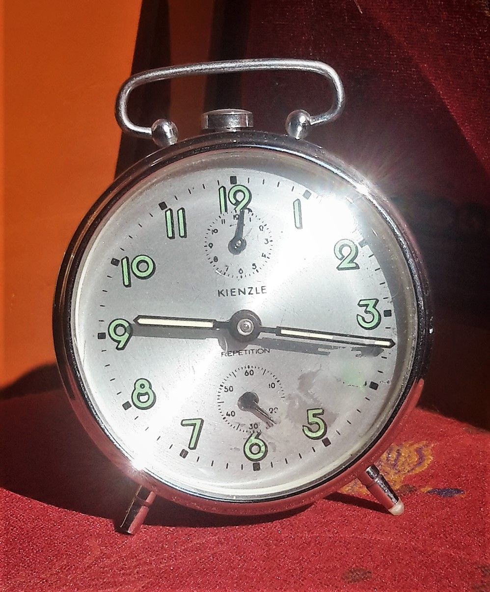 Oude wekker merk Kienzle Repetition