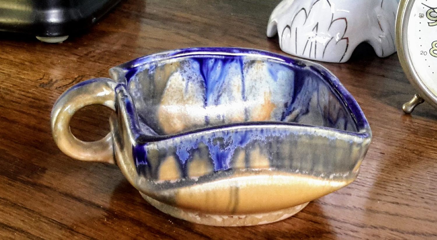 Decoratieve Art deco koffietas Faiencerie de Thulin