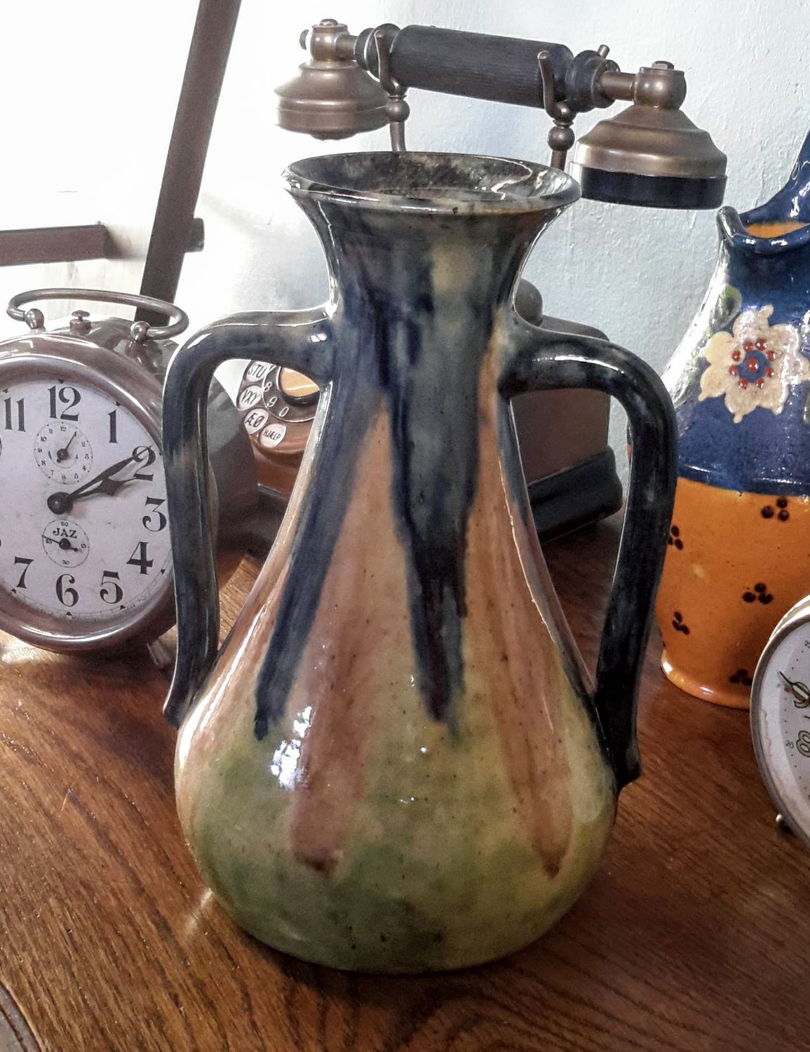 Vlaams aardewerken vaas met 2 stilistische oren