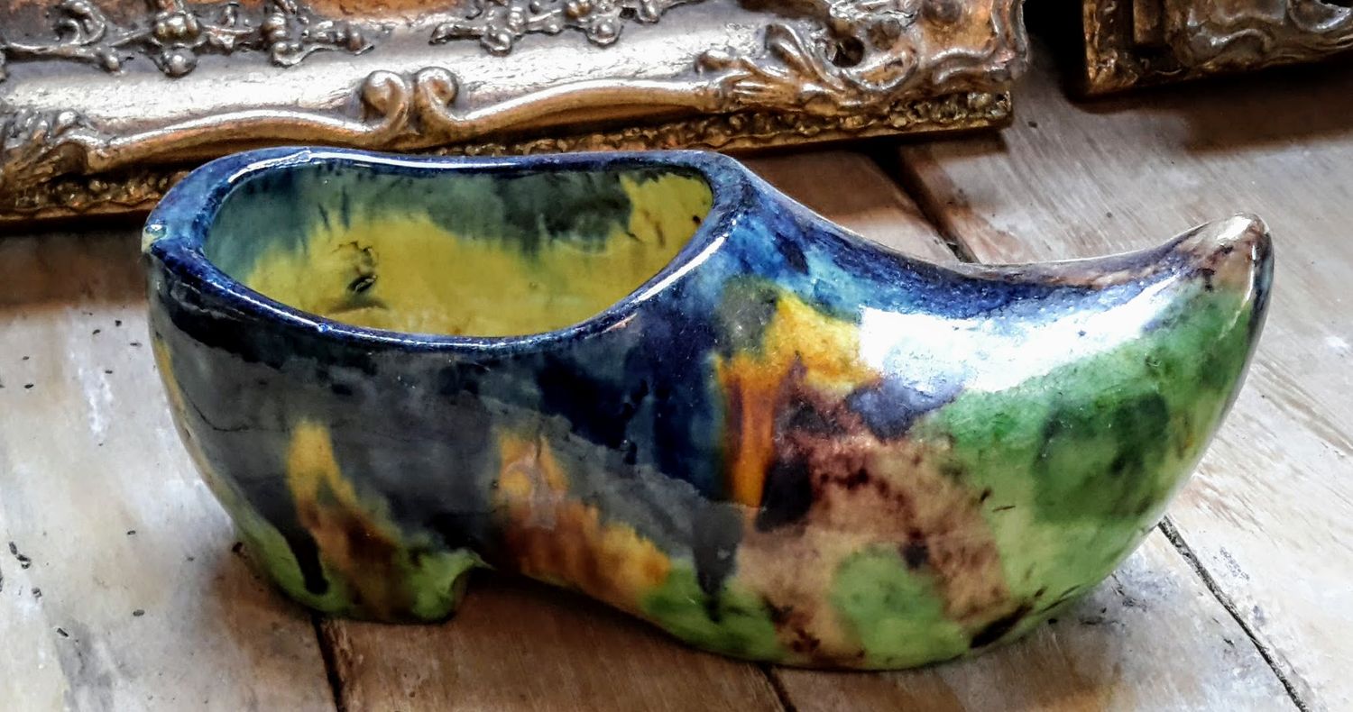 Decoratieve Klomp in Torhouts aardewerk