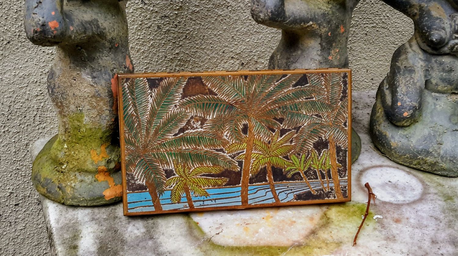 Vintage sigarettenetui in geëmailleerde messing met tropisch motief van Volupte USA Vintage sigarettenetui in geëmailleerde messing met tropisch motief van Volupte USA