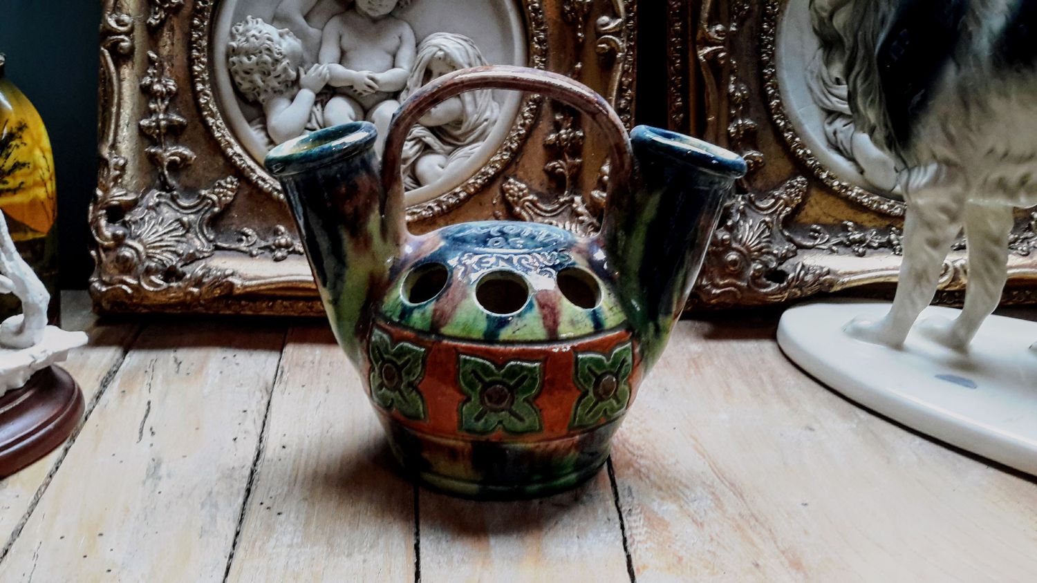 Vlaams aardewerk decoratieve waterkruik Art Nouveau naar een Tulpenvaas