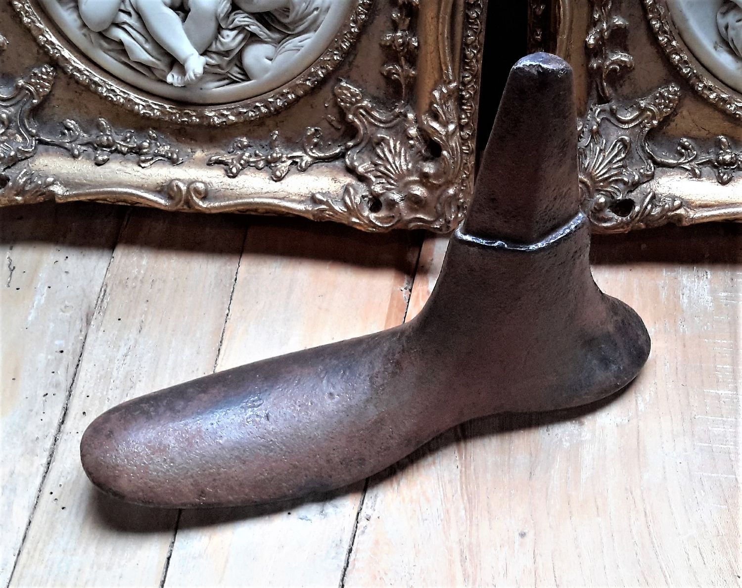 Zware antieke gietijzeren schoenleest maat 26