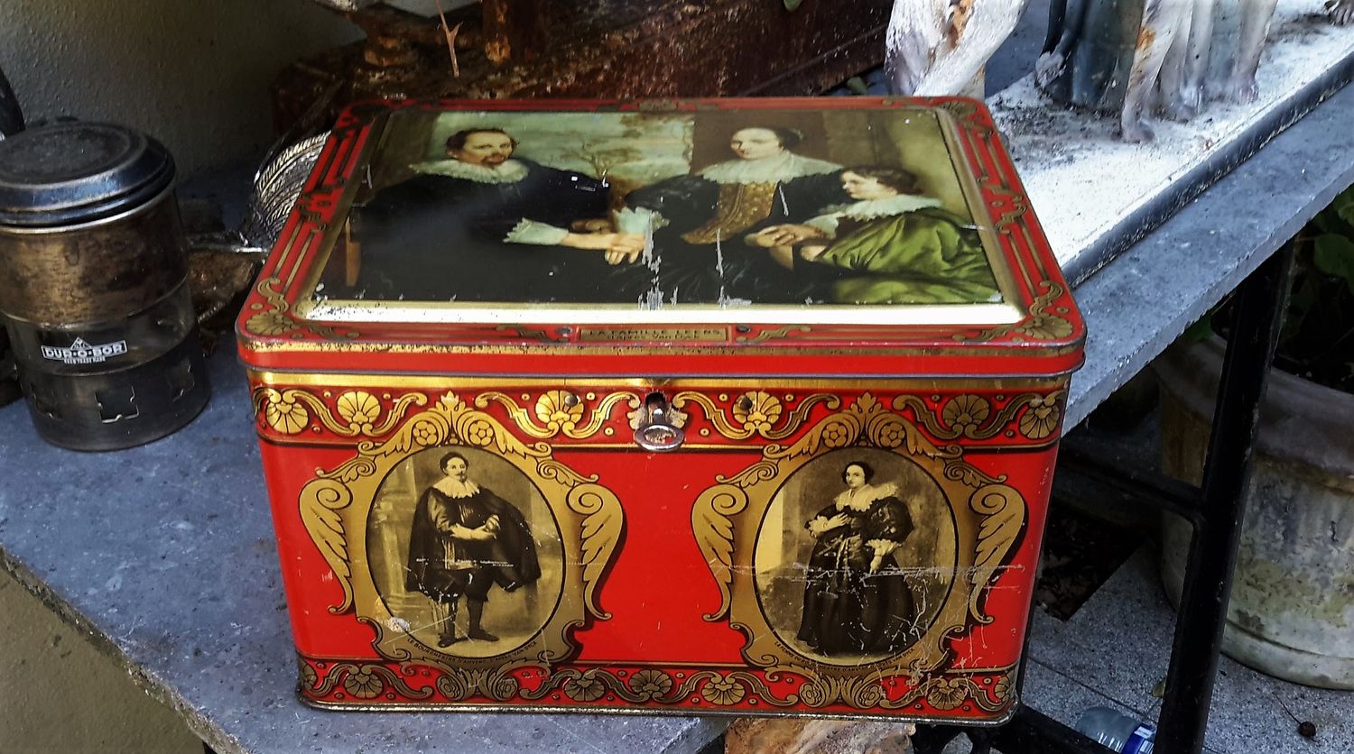 Oud blik La Famille Leers Van Dijck van Cote d'or met sleuteltje