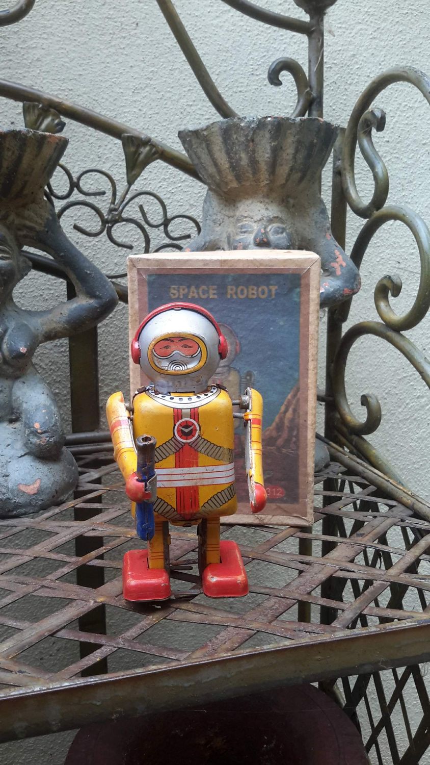 Vintage Tin wind up toy Space Robot nr.312 met doos en sleuteltje Vintage Tin wind up toy Space Robot nr.312 met doos en sleuteltje