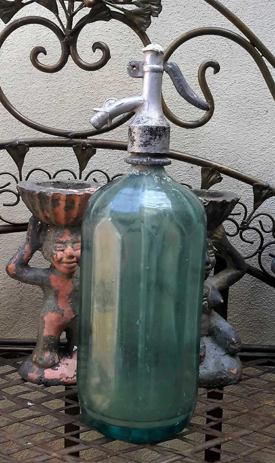 Vintage "Romanian Seltzer Bottle" Soda - of Sifonfles lichtblauw gemerkt APA GAZOASA STAS 3377-52