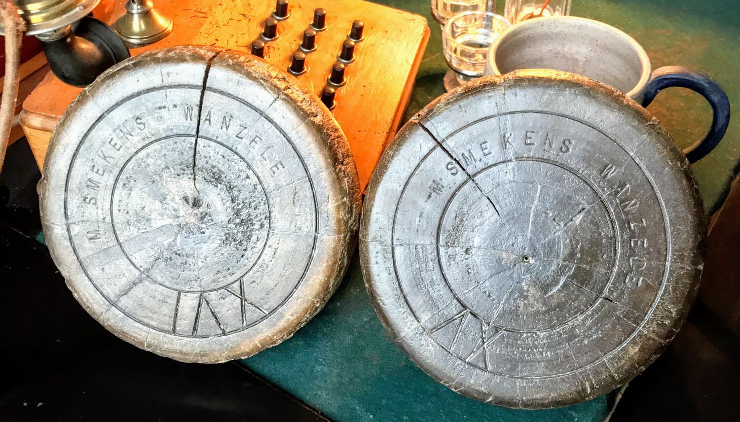 2 Vintage houten krulbollen of gaaibollen uit Wanzele