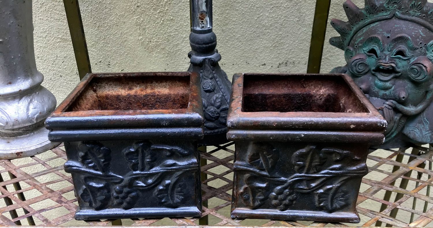 Paar kleine antieke vierkante jardinières Frankrijk, begin 20e eeuw