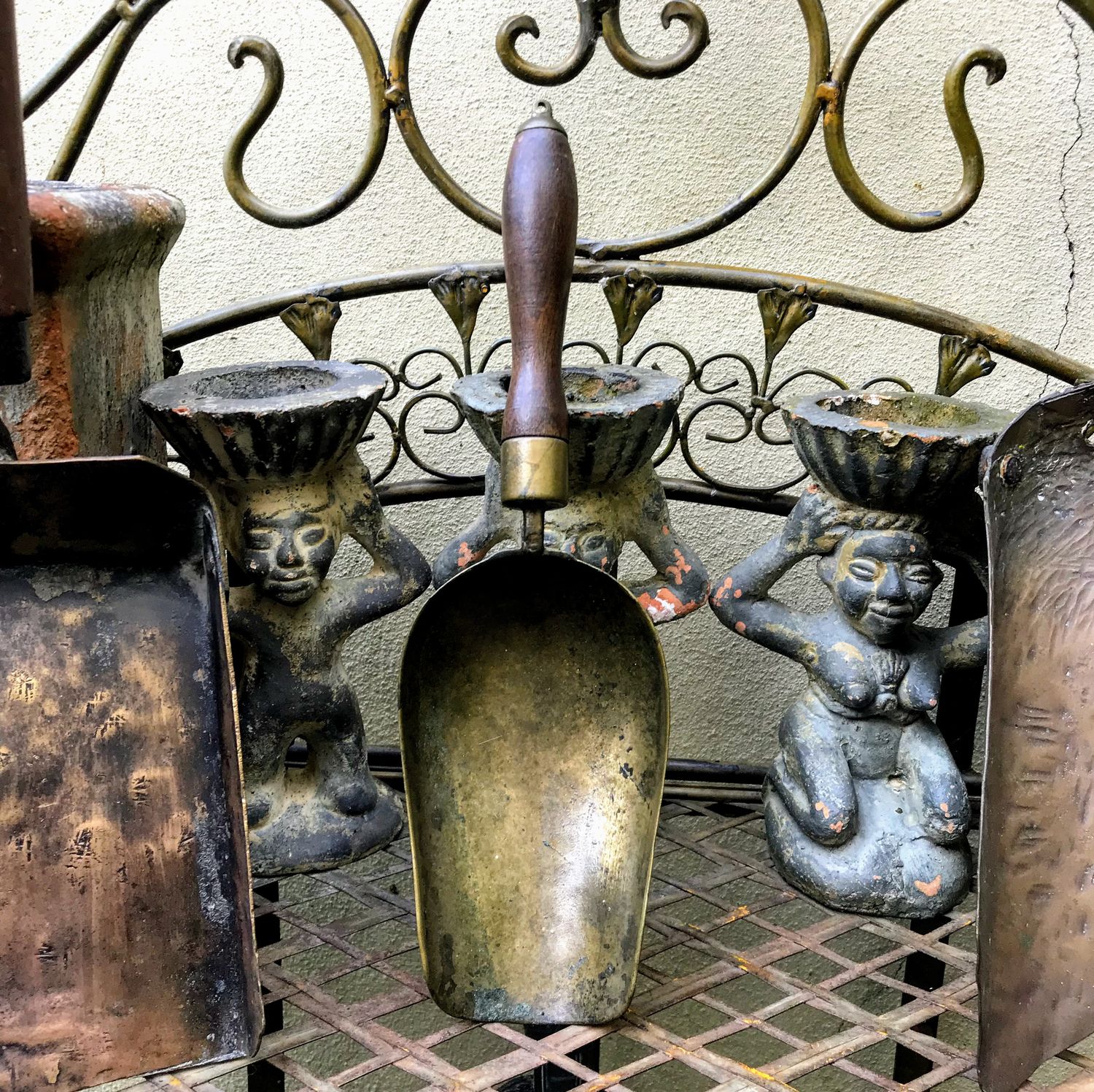 Vintage Franse grote sierlijke Messing en hout graan - of bloemschop