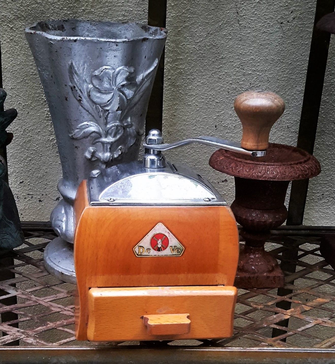 Vintage koffiemolen Art deco stijl DeVe Made in Holland