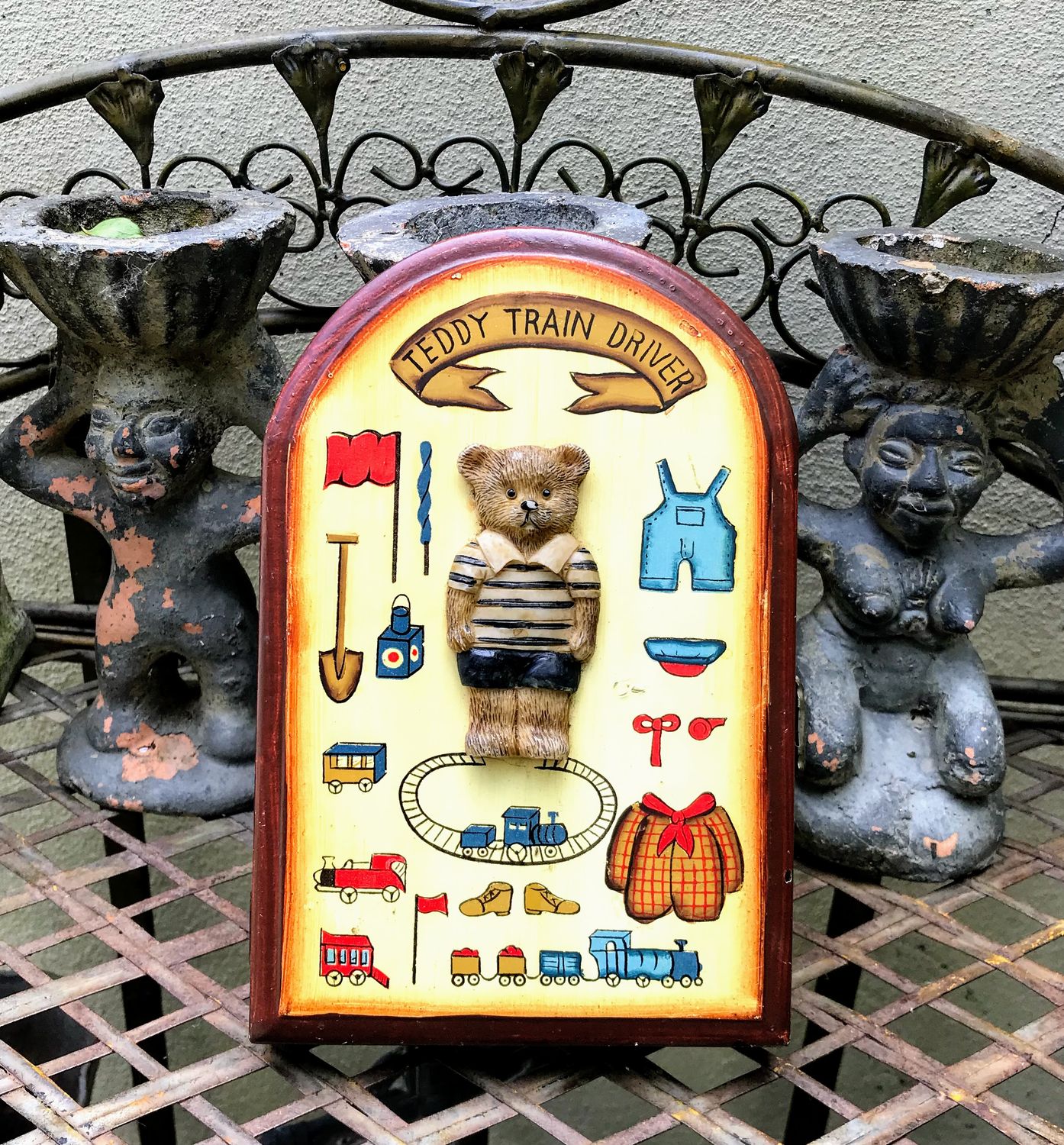 Zeldzaam Vintage "Teddy Train Driver" sleutelkastje