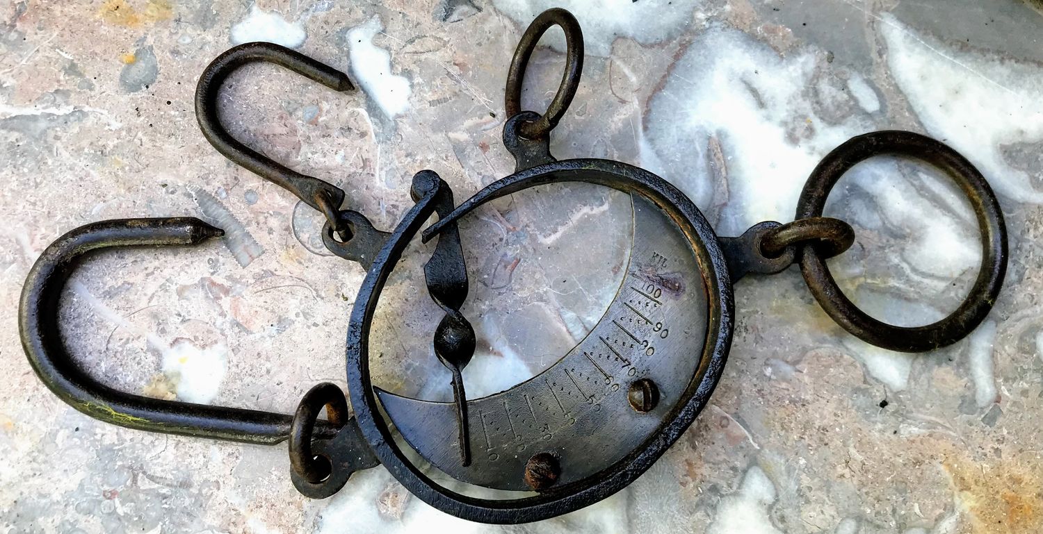 Antiek handweegschaaltje Mancur ( het leugenaartje) Antiek handweegschaaltje Mancur ( het leugenaartje)