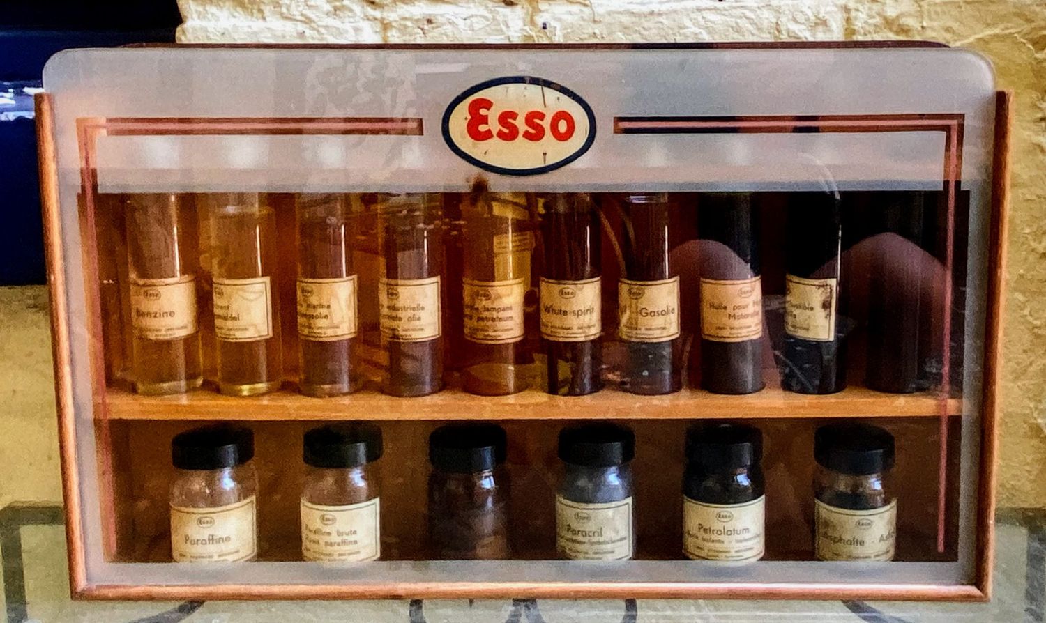 Esso Petroleum Producten - in schitterende Display