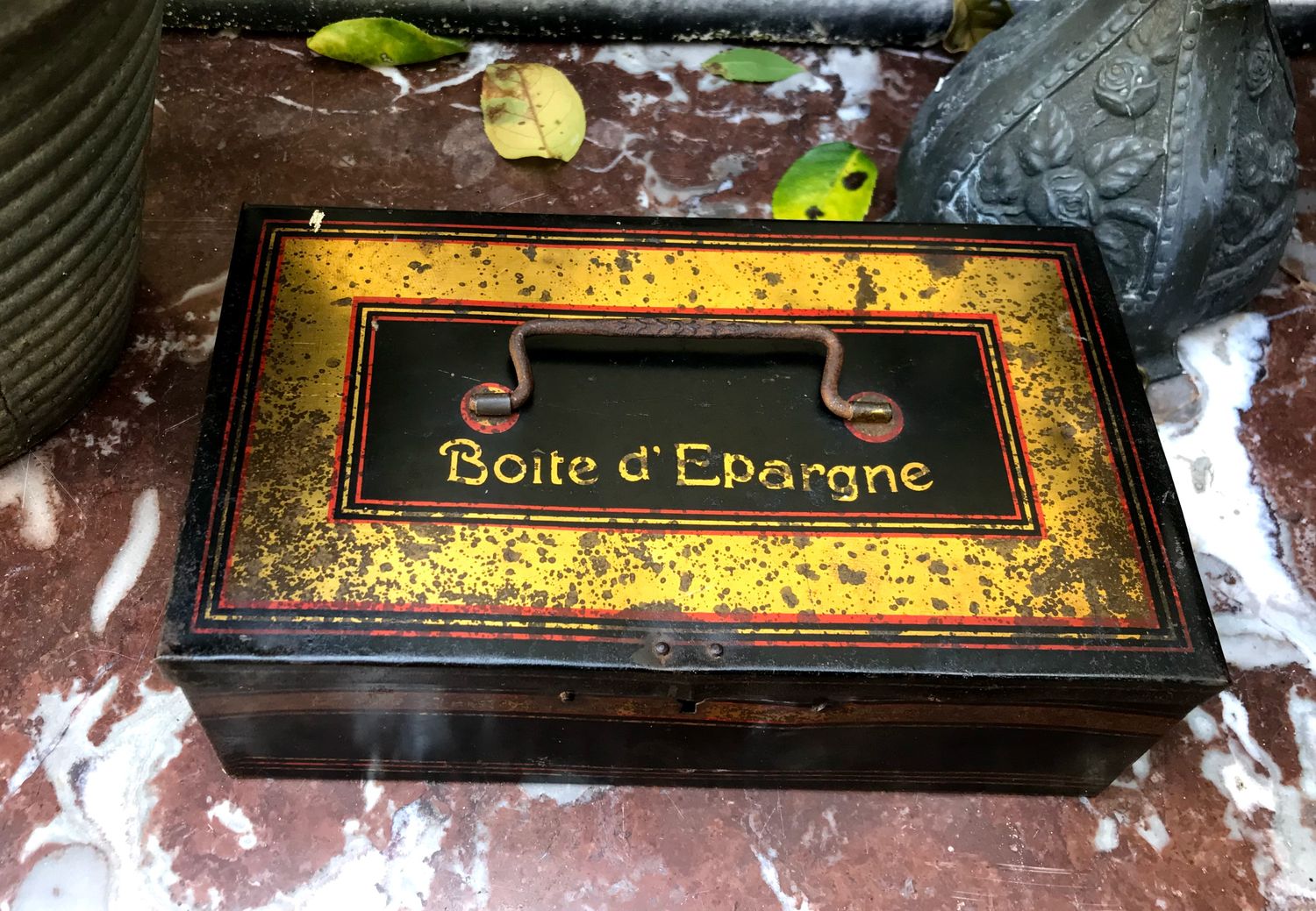 Klein Vintage blikken kistje, spaarpot of geldkistje Klein Vintage blikken kistje, spaarpot of geldkistje