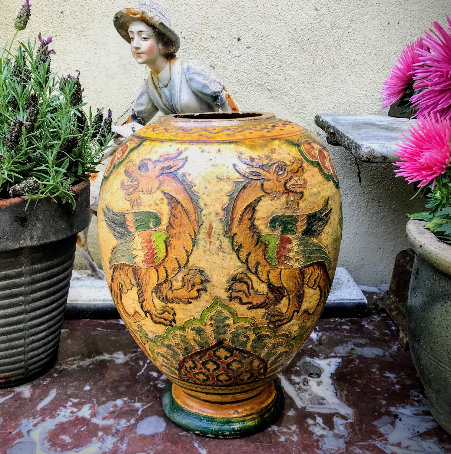 Antieke terracotta vaas Montopoli Arno Sgraffito ingesneden Griffioen decor