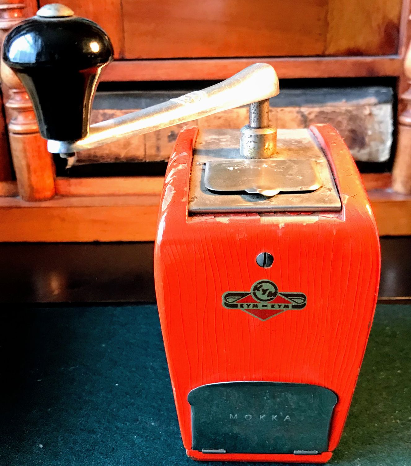 Vintage oranje Kissing &amp; Möllmann KYM mokka koffiemolen, West-Duitsland jaren '50