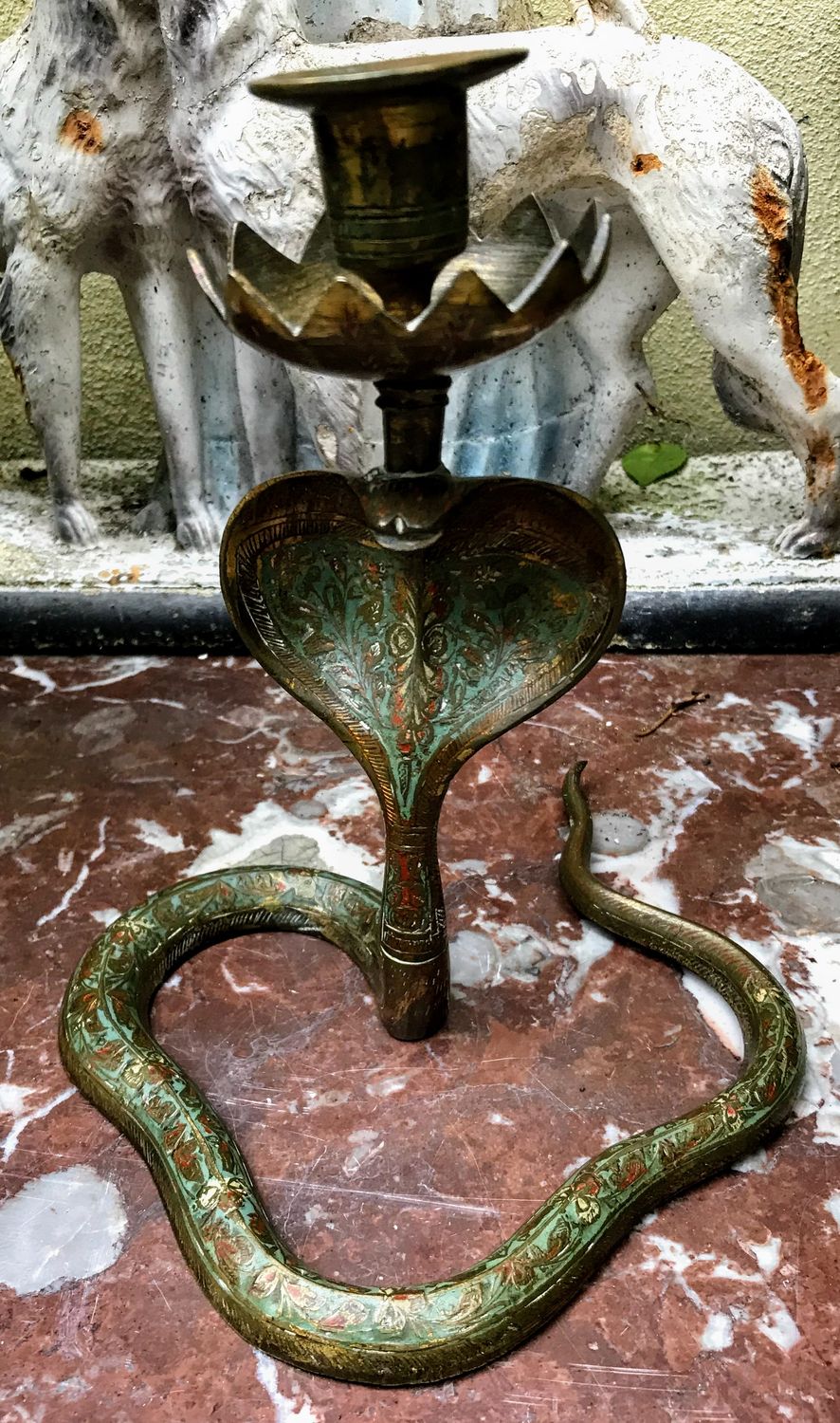 Prachtig bewerkte cobra kandelaar - Messing