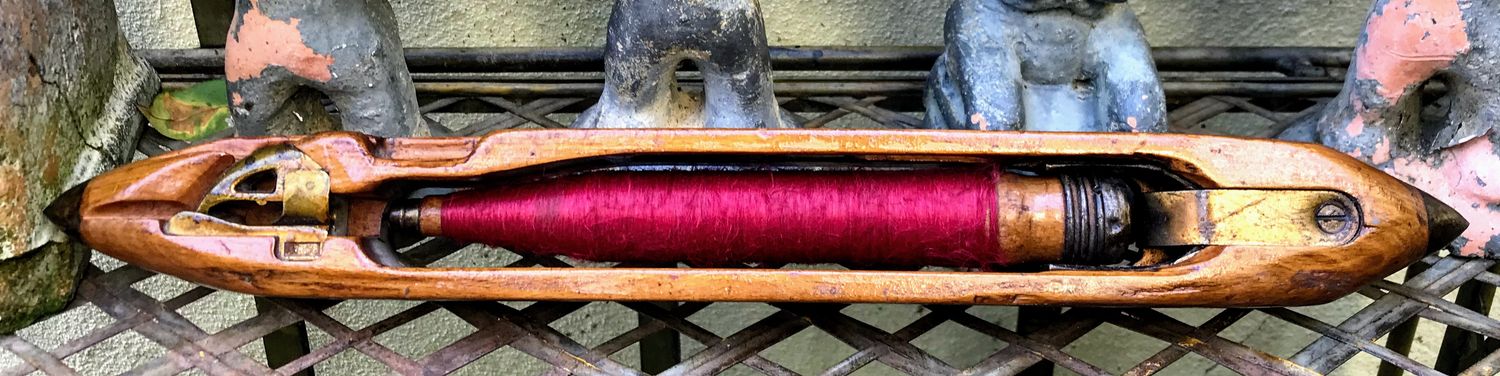 Authentieke schietspoel voor weefgetouw met klos garen