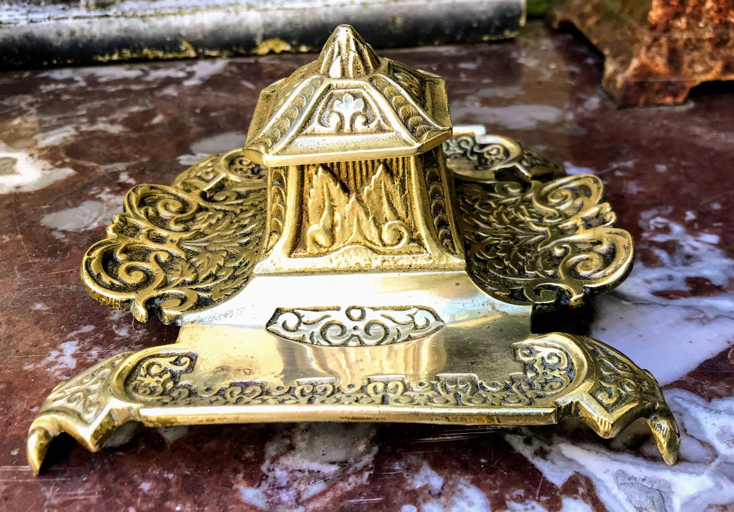 Art Nouveau messing inktpotje met fraai bloemendecor