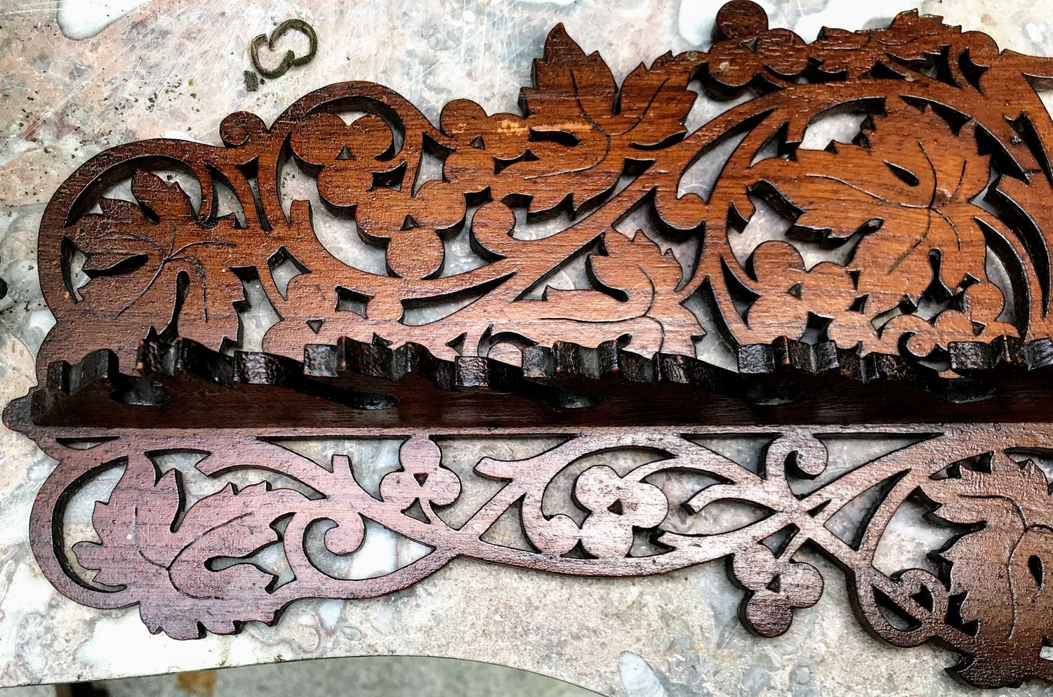 Antiek Frans handgesneden pijpenrekje 1890-1900 Antiek Frans handgesneden pijpenrekje 1890-1900