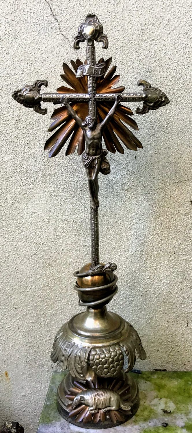 Antiek koperen altaarkruis Lam Gods eind 19de - begin 20ste Eeuw Antiek koperen altaarkruis Lam Gods eind 19de - begin 20ste Eeuw