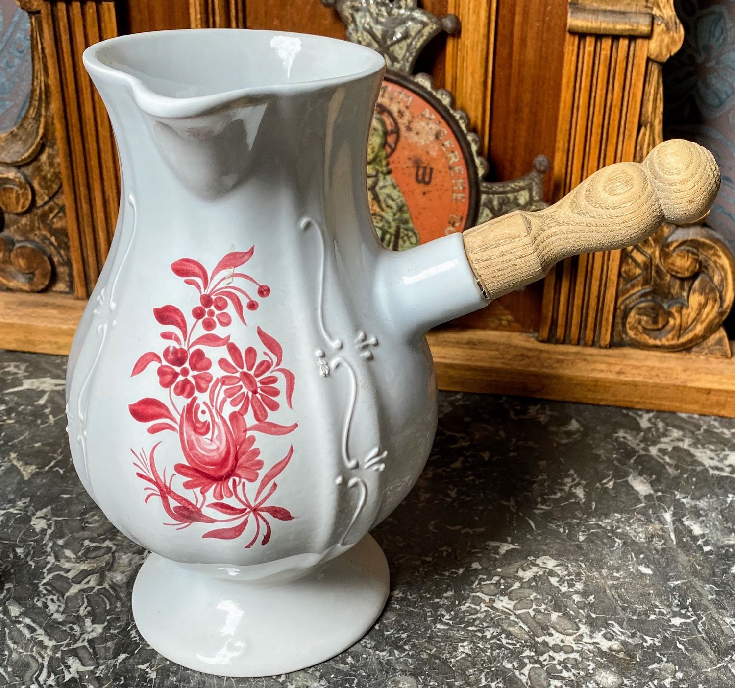 Vintage handgeschilderde chocoladepot met handvat