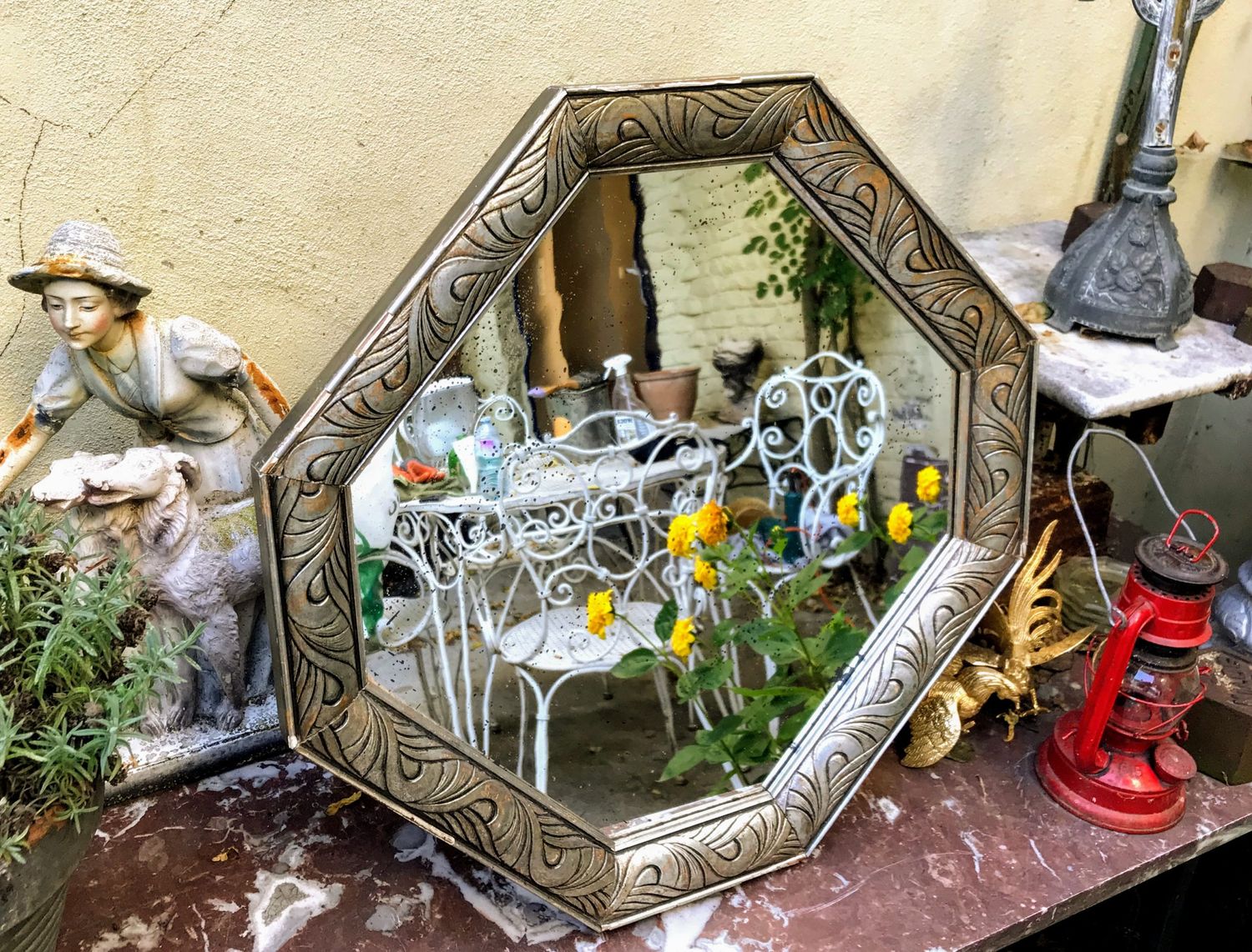 Vintage Achthoekige wandspiegel in zilverkleurig frame jaren 30 Vintage Achthoekige wandspiegel in zilverkleurig frame jaren 30