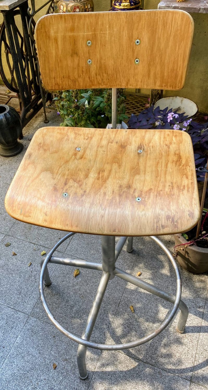 Industriële architectenstoel met houten zitting vermoedelijk ontwerp Friso Kramer