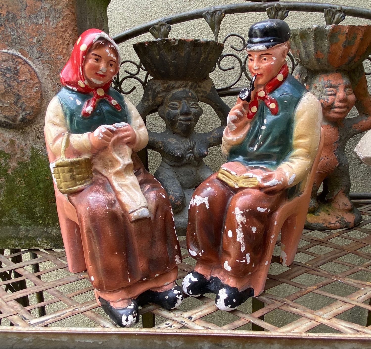 Leuk koppel polychroom Gipsen Boekensteunen Opa en Oma- jaren 1930