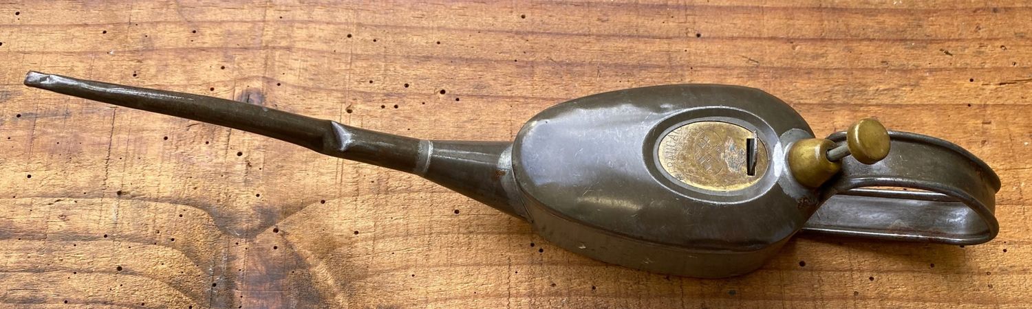 Vintage industrieel Franse oliekan staal / messing MARQUE M G DEPOSE LA FRANCAISE