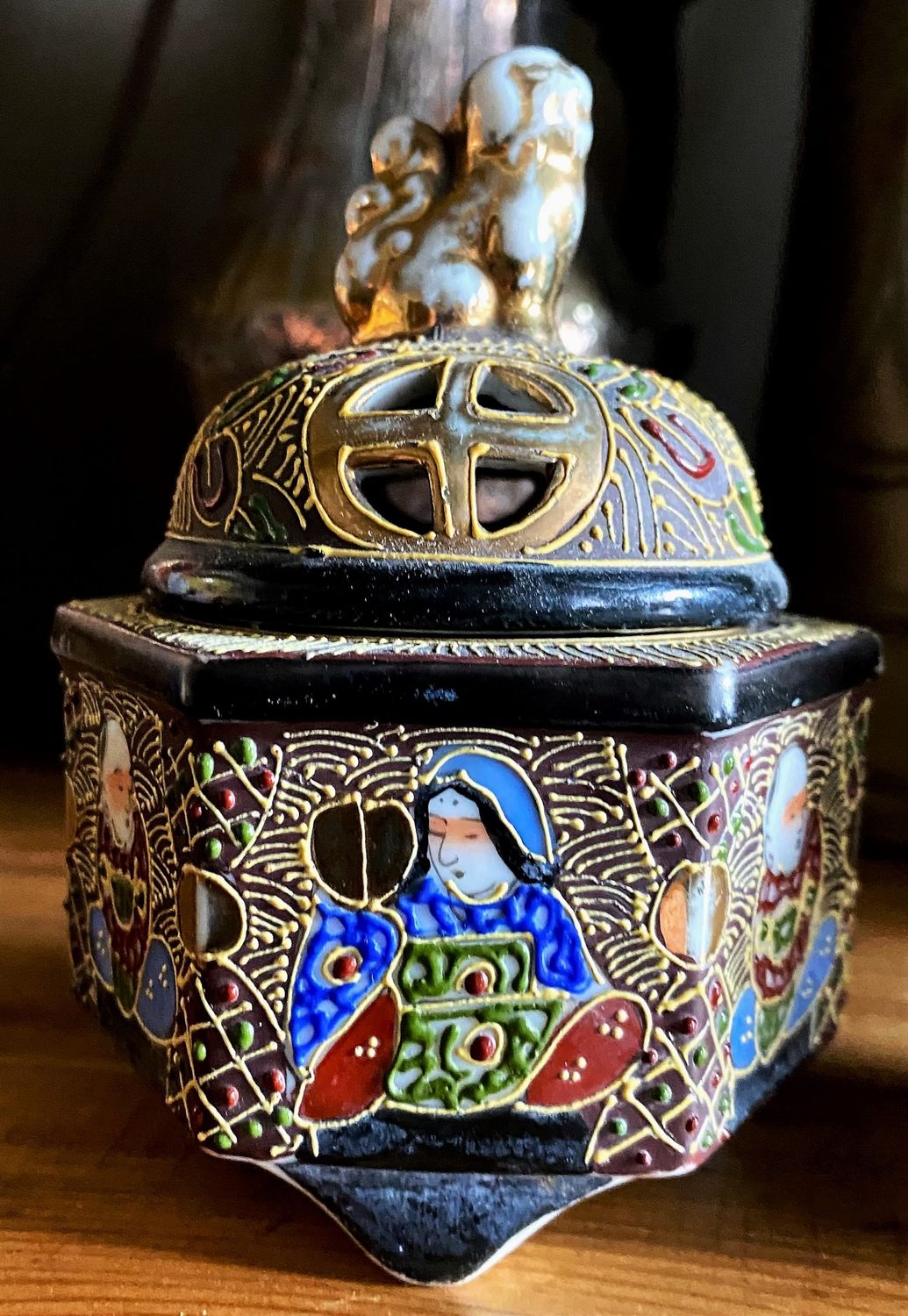 Klein Antieke Japanse Satsuma Moriage Wierook brandertje