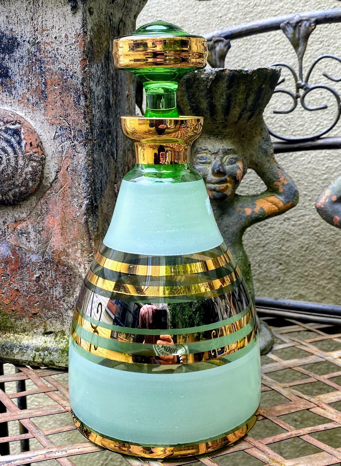 Zeldzame likeur decanter met stop in goud en zilver gedecoreerd groen Booms glas