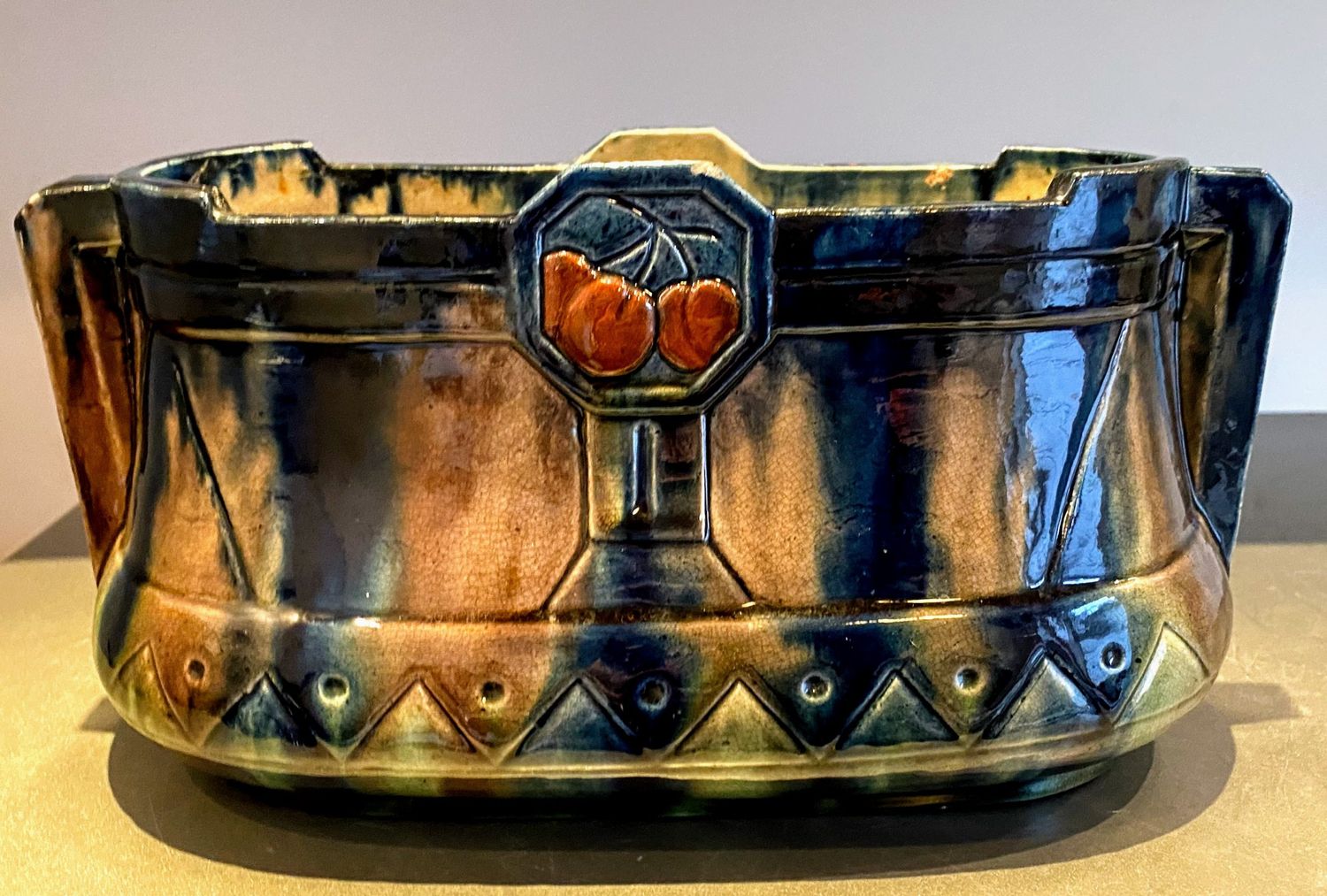 Art deco cachepot in Vlaams aardewerk