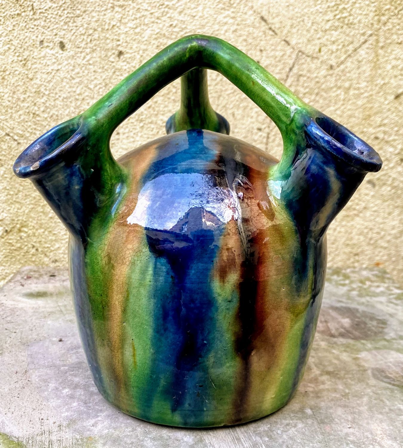 Vlaams aardewerk driekoppig Tulpenvaasje- geglazuurd aardewerk