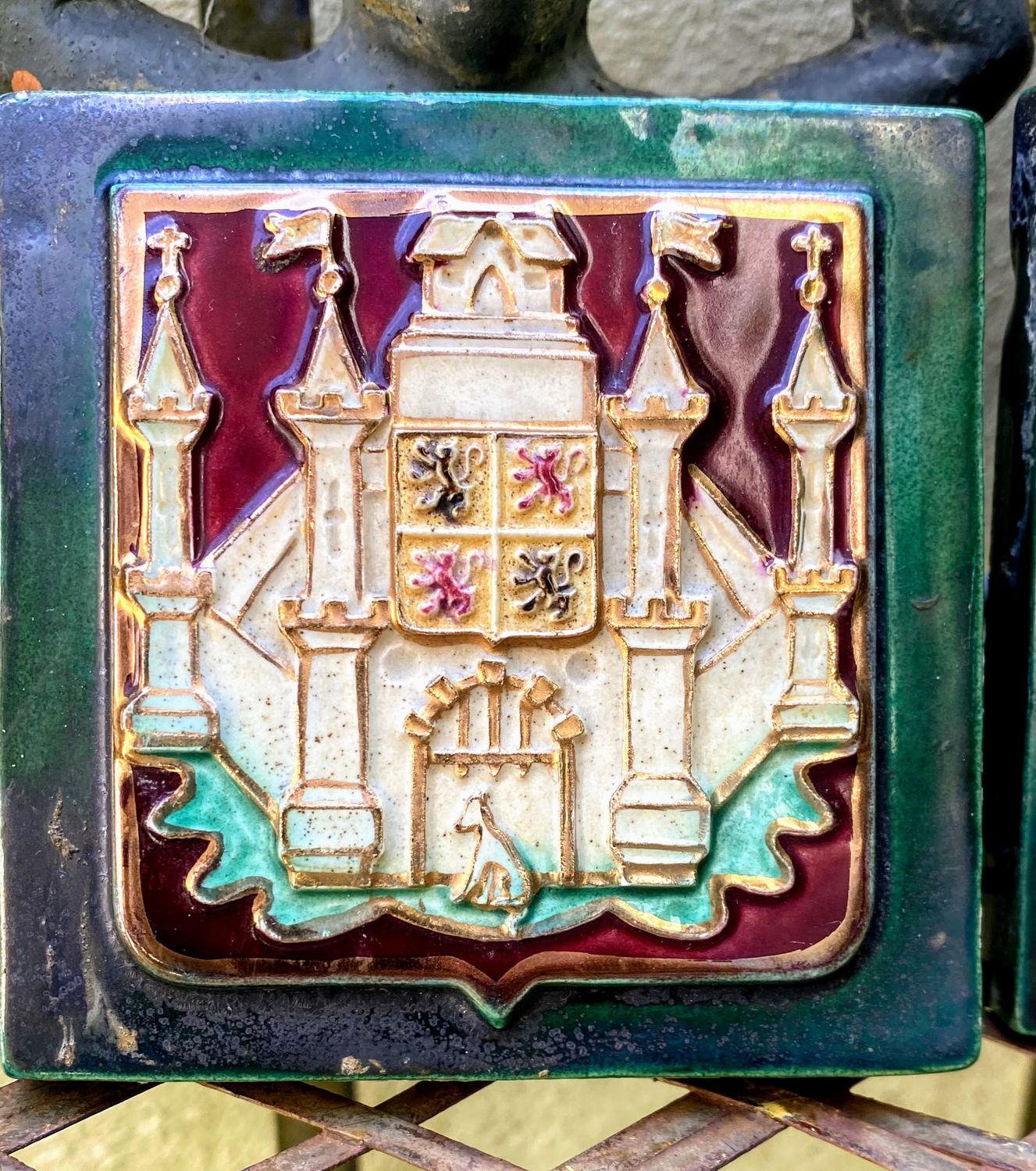 Heraldiek keramische tegel Wapenschild stad Mons van Ceramique Rigo